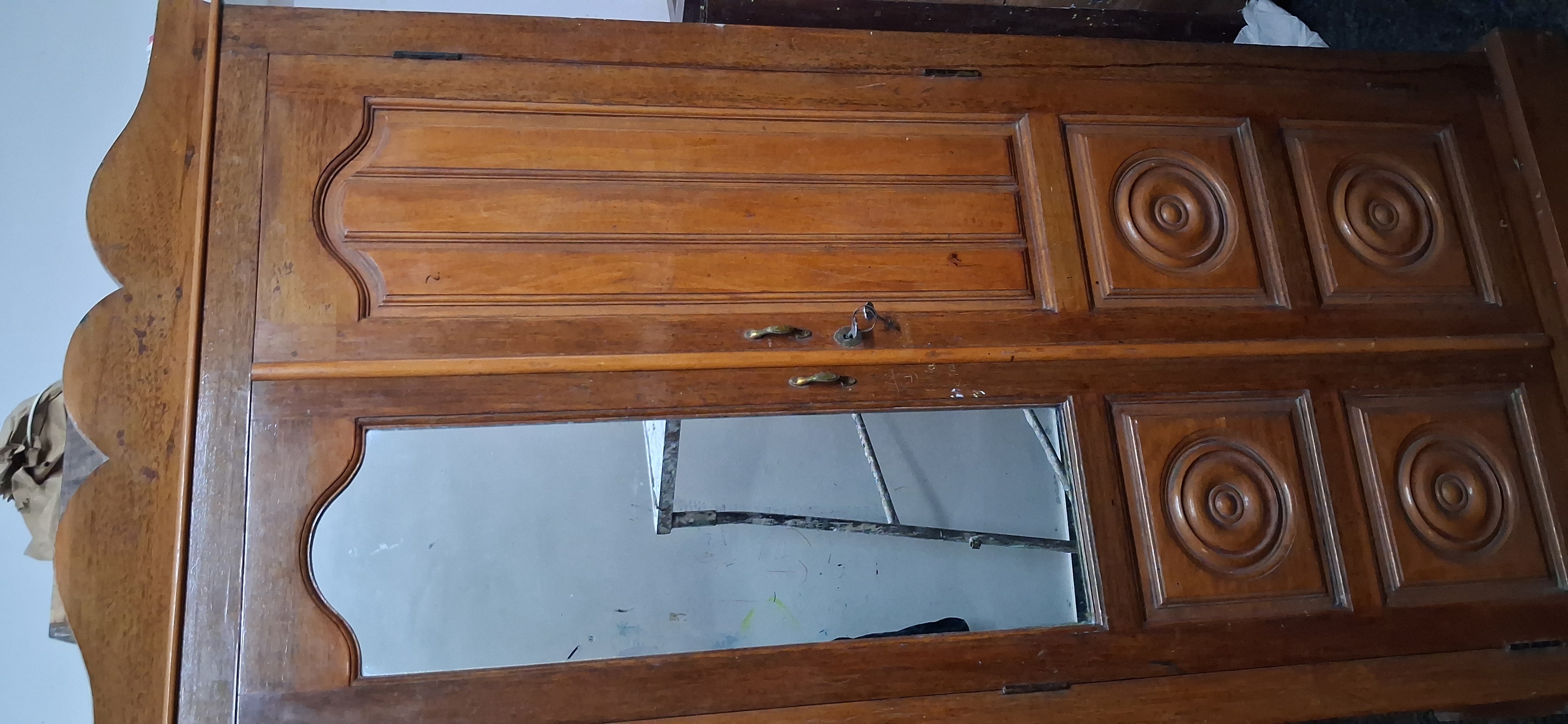 Wooden Almirah - Table in Puthenthurai